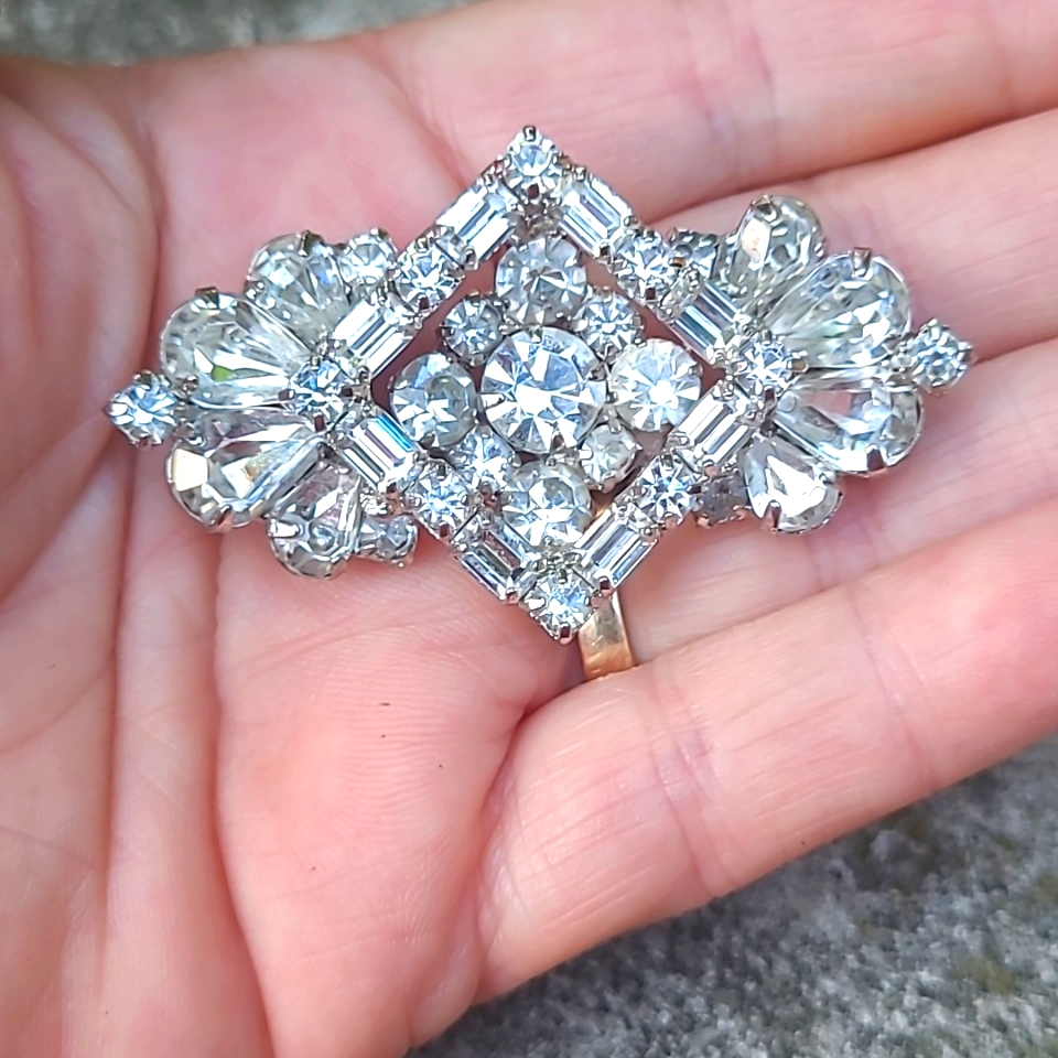 Stunning Vintage Weiss Rhinestone Brooch